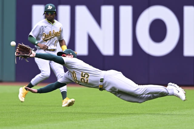 Josh Bell, Guardians come back to sweep sliding A's