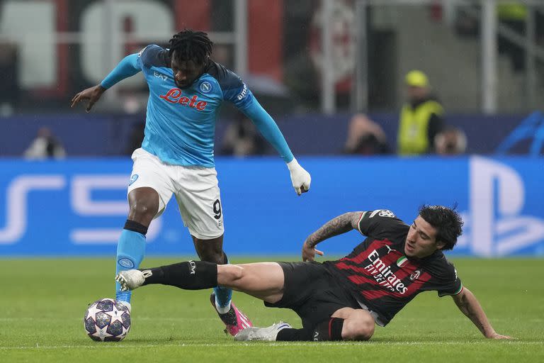 Napoli recibe a Milan en el desquite de los cuartos de la Champions