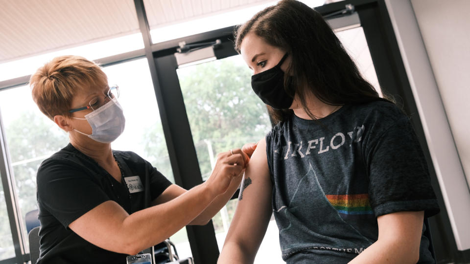 Rachel Steury receives a COVID vaccine on August 05, 2021 at a clinic in Springfield, Missouri. (Spencer Platt/Getty Images)