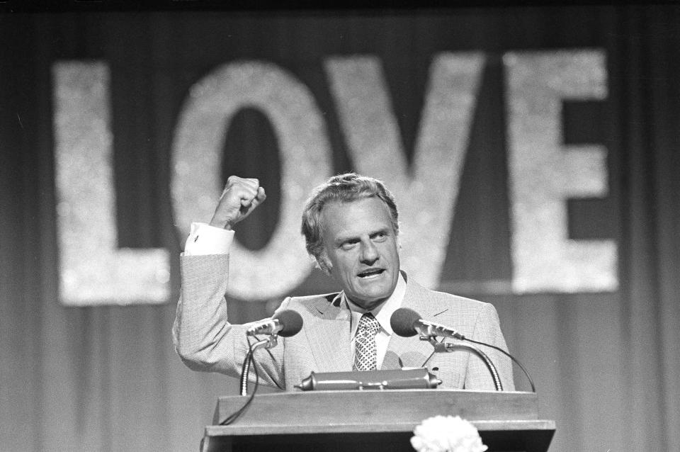 <p>Billy Graham addresses 18,000 messengers in Dallas, June 13, 1974, on the closing night of the Southern Baptist Convention. The theme of the convention was “Share His Love Now,” and he asked the messengers to become “firebrands” for Christ, offering the gospel of Christ as the hope for the world. (Photo: AP) </p>