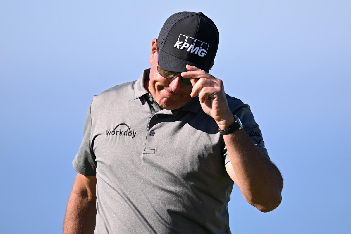 Phil Mickelson lost $40 million gambling in four years, book reports