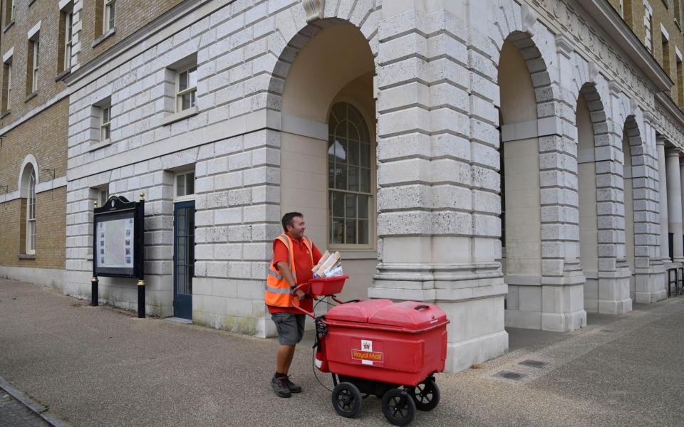 Royal Mail FedEx - REUTERS/Toby Melville