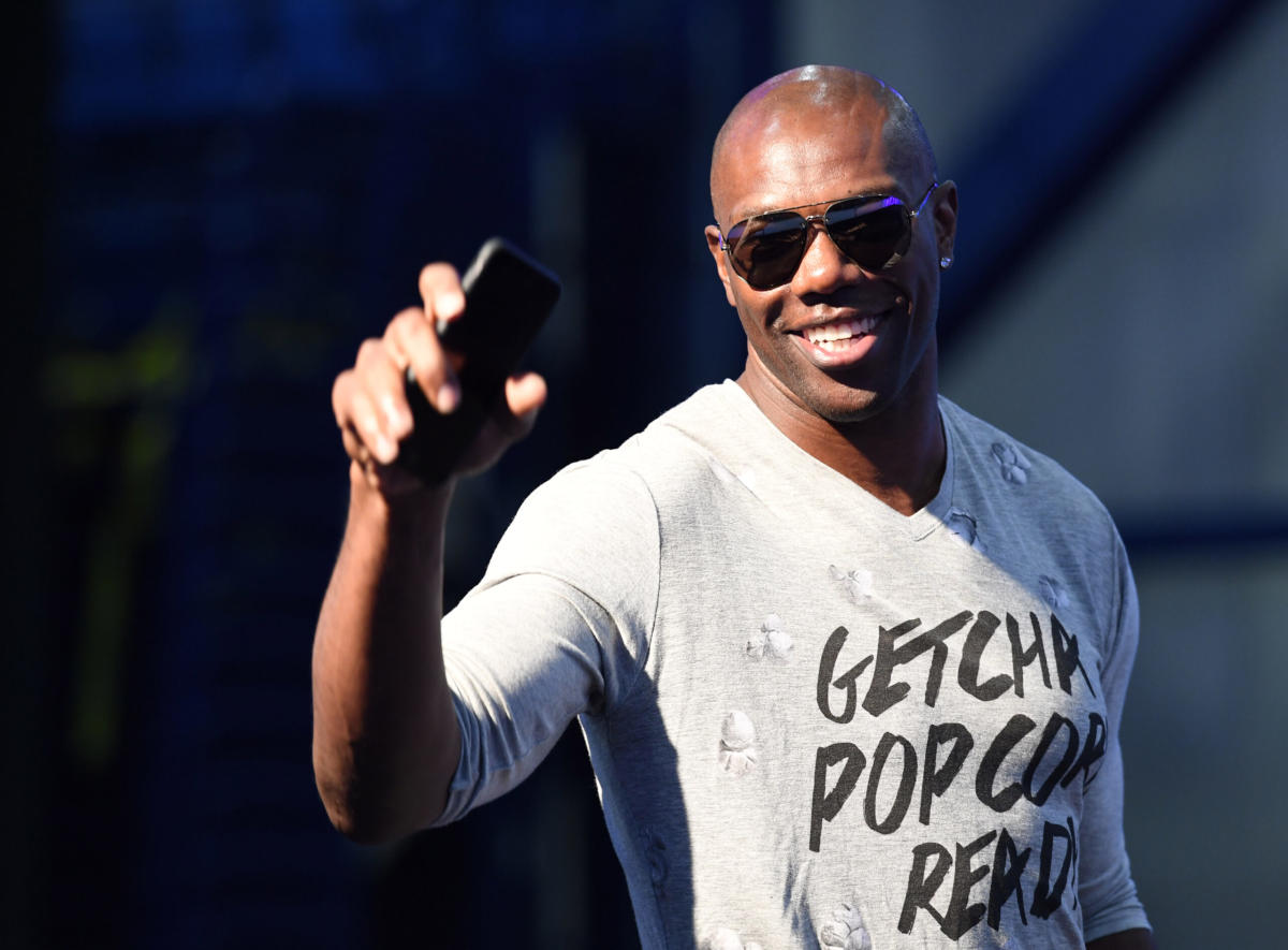 Report: Terrell Owens Joins Fan Controlled Football, Will Play with