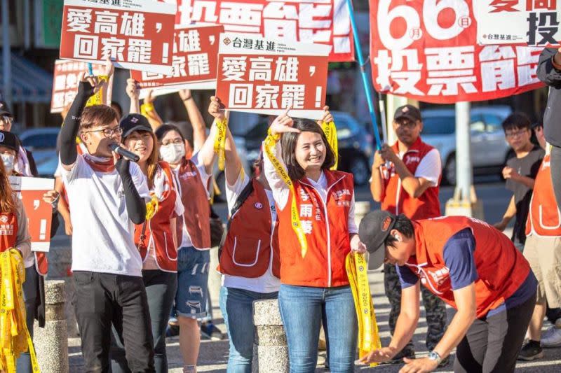 ▲李雨蓁與台灣基進當年投入罷韓，一舉打響知名度。（圖／翻攝自李雨蓁臉書）