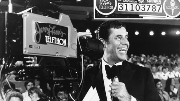 Jerry Lewis hosting the Labor Day MDA Telethon (Credit: MDA)