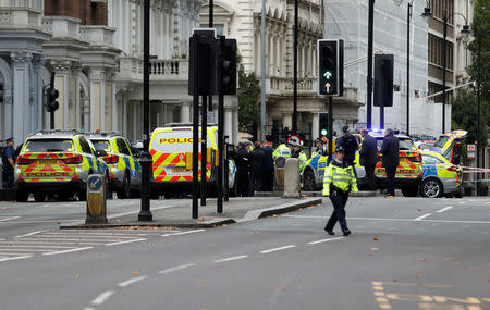 Police officers stand in the road outside the Natural History Museum, after a car mounted the pavement injuring a number of pedestrians, police said, in London, Britain October 7, 2017. REUTERS/Peter Nicholls