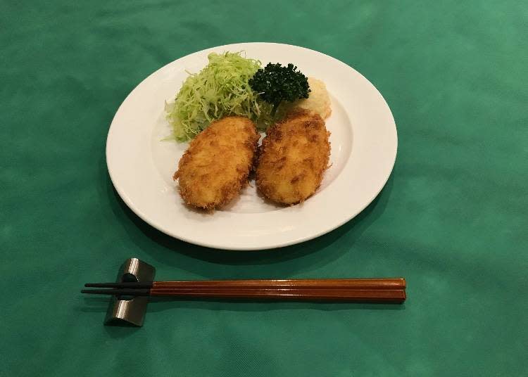 ▲用筷子比較方便實用的「奶油螃蟹可樂餅（カニクリームコロッケ）」(1800日圓)