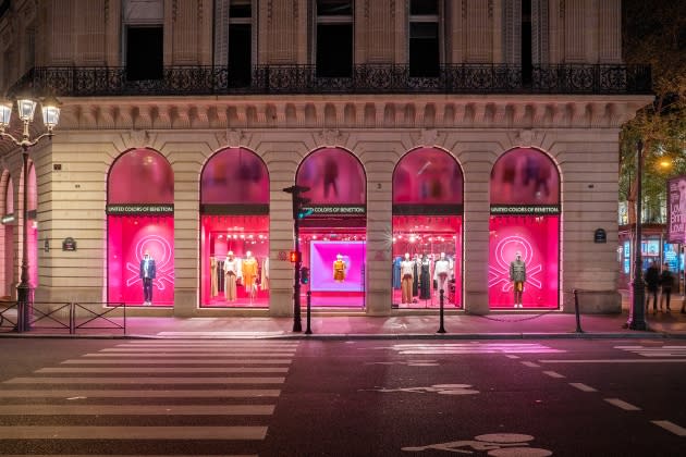 complejidad reforma personaje Benetton Reopens Paris Flagship With 'Pink Box' Concept