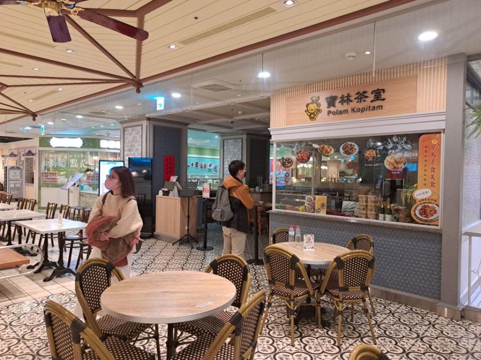 台北市遠百信義「寶林茶室」素食餐廳爆發疑似食物中毒，台北市長蔣萬安要求台北所有分店勒令停業。（陳君瑋攝）