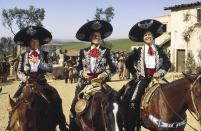 <p>Auf der Leinwand harte Cowboys mit flotten Sprüchen, im echten Leben nur selbstverliebte Trottel? In "Drei Amigos" (1986) müssen drei Stummfilmstars plötzlich im wahren Leben ihren Mann stehen und gegen echte Banditen kämpfen. Die Komödie brachte drei der größten Stars der 80er-Jahre zusammen (von links): Martin Short, Steve Martin und Chevy Chase. (Bild: Koch Media)</p> 