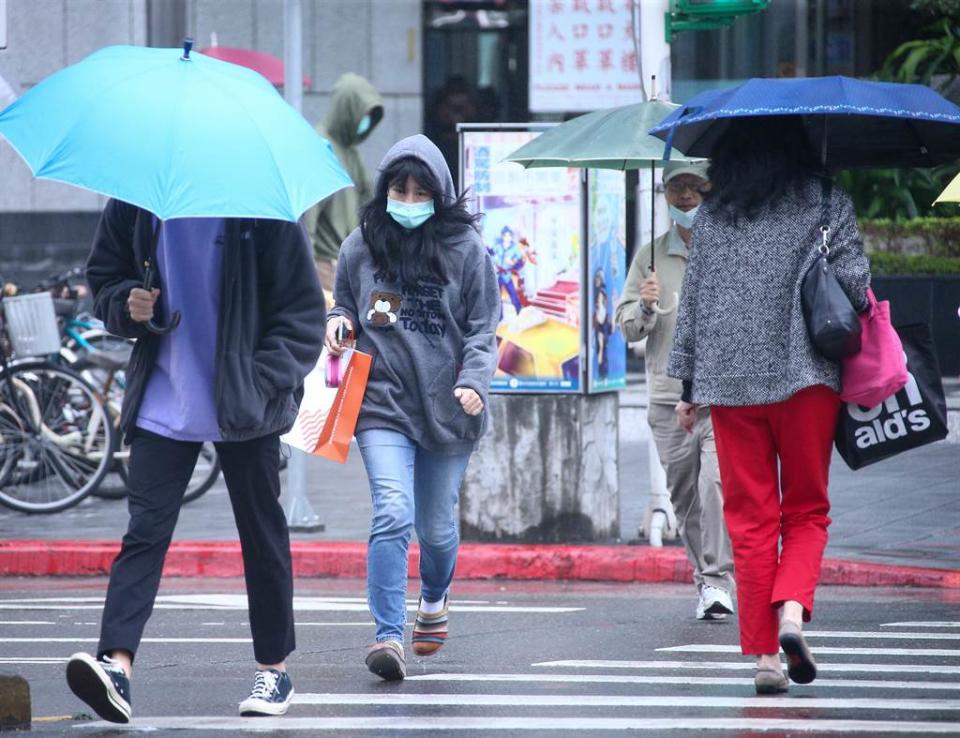 今天北部、東半部變天轉雨，明起冷空氣襲急凍13度。(資料照 羅永銘攝)
