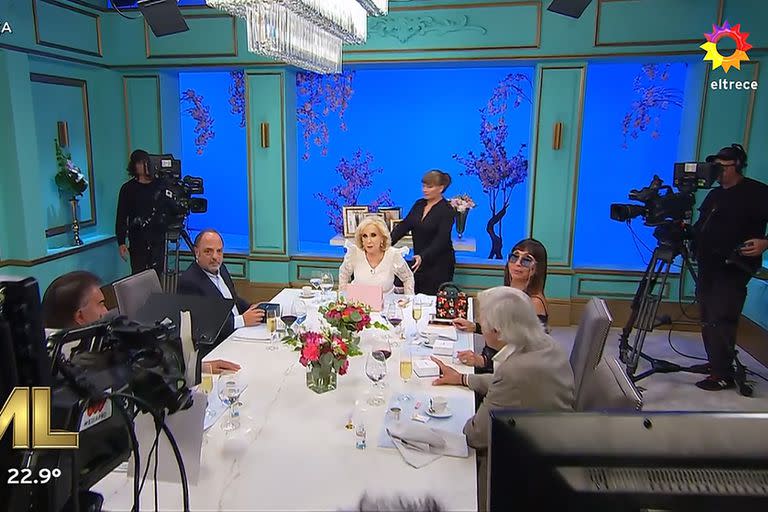 Grabación del primer programa de 2022 de La noche de Mirtha