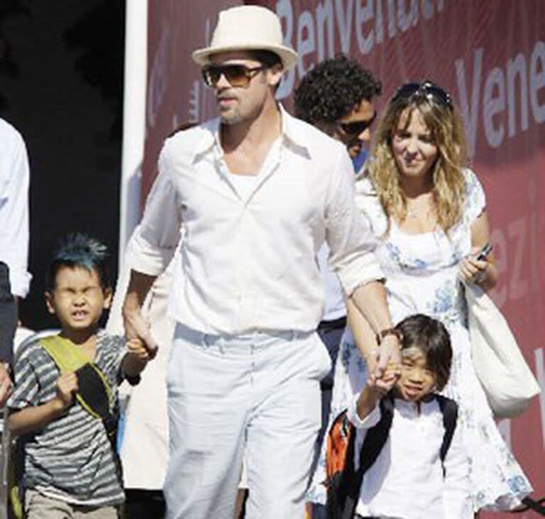 un recuerdo de Brad Pitt en Venecia con sus hijos Maddox y Pax