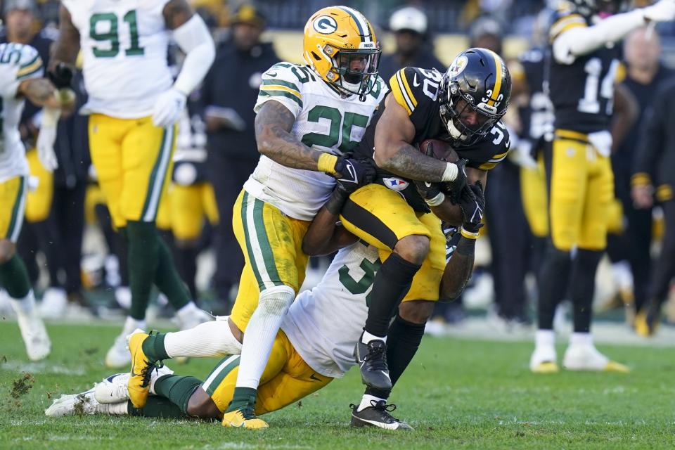 Pittsburgh Steelers' Jaylen Warren runs for a first down during the second half of an NFL football game against the Green Bay Packers Sunday, Nov. 12, 2023, in Pittsburgh. (AP Photo/Matt Freed)