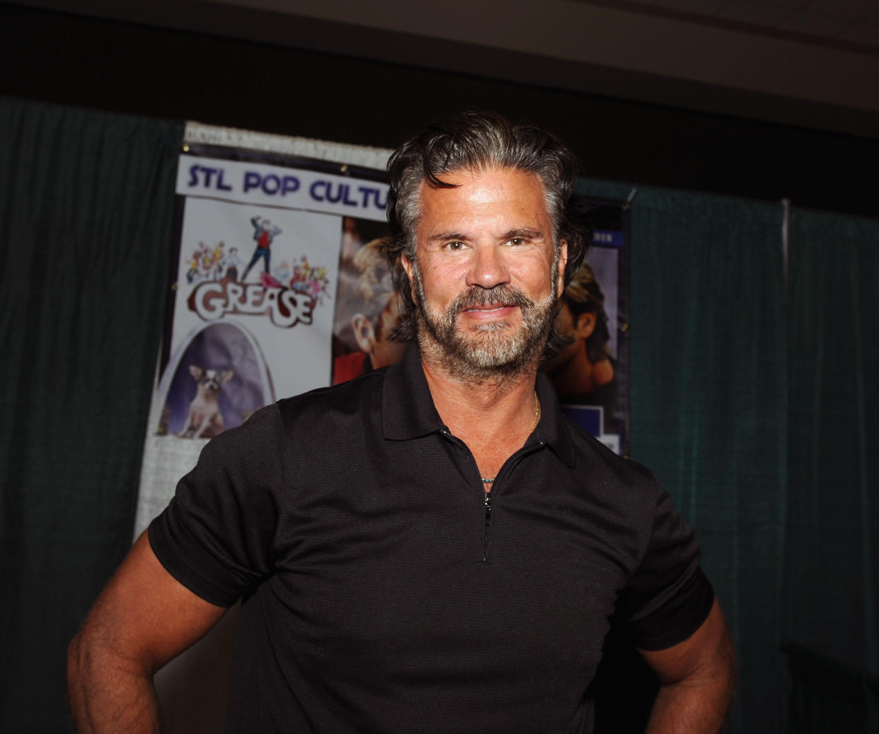 ST CHARLES, MO - 17 DE AGOSTO: Lorenzo Lamas asiste a la estafa de cultura pop STL 2018 en el Centro de Convenciones de St Charles el 17 de agosto de 2018 en St Charles, Missouri. (Foto de Bobby Bank/Getty Images)