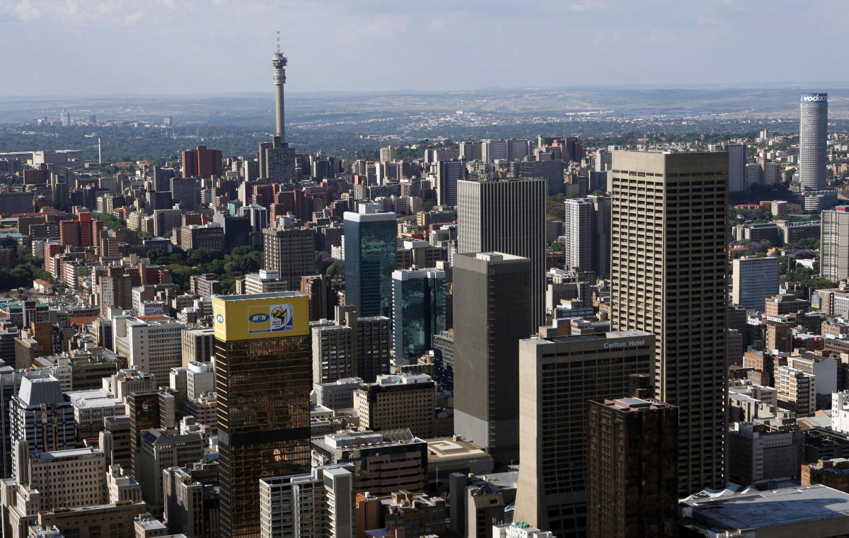 Сграда, белязана от пожар и смърт, показва разпадането на „златния град“ в Южна Африка