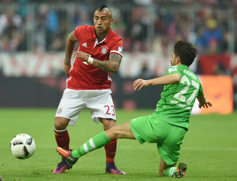 Bayern Munich's midfielder Arturo Vidal (L) and Moenchengladbach's defender Julian Korb vie for the ball during the German first division Bundesliga football match between FC Bayern Munich and Borussia Moenchengladbach on October 22, 2016