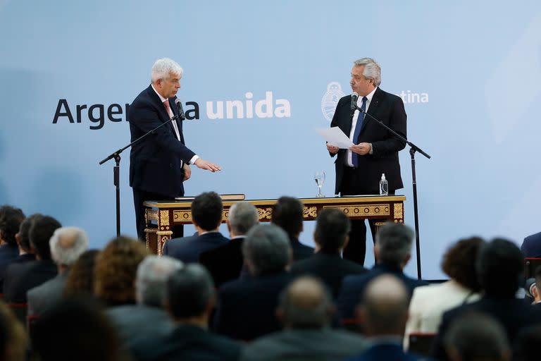 El presidente Alberto Fernández tomó juramento a Julián Domínguez como ministro de Agricultura