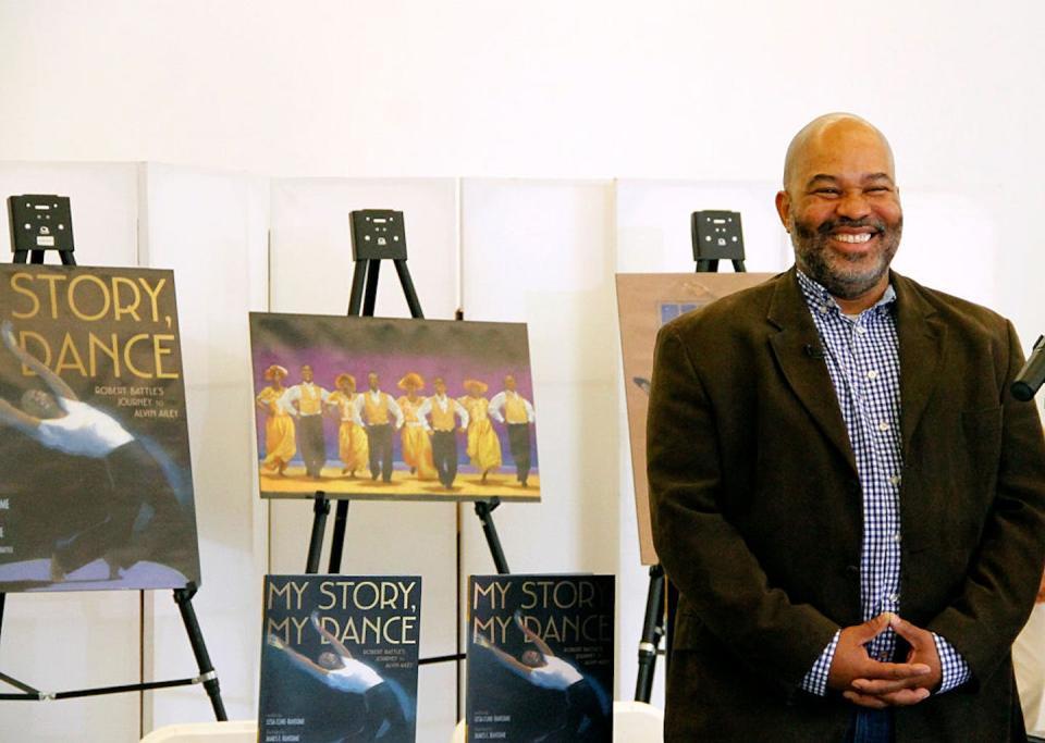 Illustrator James E. Ransome appears at the launch of the children’s book ‘My Story, My Dance,’ about the dancer Robert Battle, in 2015. <a href="https://www.gettyimages.com/detail/news-photo/illustrator-james-e-ransome-appears-to-celebrate-the-ailey-news-photo/494861826?phrase=children%27s%20book%20illustrator&adppopup=true" rel="nofollow noopener" target="_blank" data-ylk="slk:Donna Ward/Getty Images Entertainment via Getty Images;elm:context_link;itc:0;sec:content-canvas" class="link ">Donna Ward/Getty Images Entertainment via Getty Images</a>