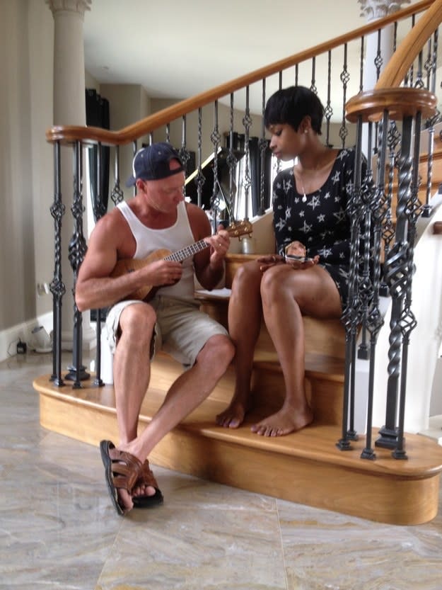 A fan playing ukulele with Jennifer Hudson