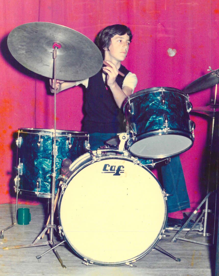 1978. Fernando Samalea con su primera batería, una Caf Show Model ´72 azul nacarada, que tuvo entre los 11 y 14 años.