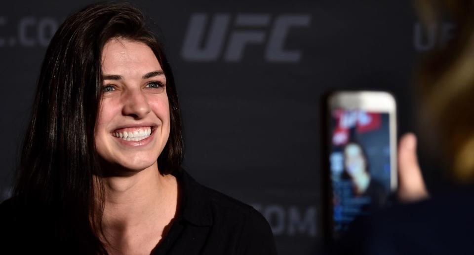 Mackenzie Dern con los medios de comunnicación antes de su debut en la UFC 222 en el MGM Grand Hotel & Casino el pasado 1 de marzo en Las Vegas, Nevada.