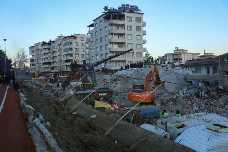 Am zweiten Tag seines Besuchs in der Türkei ist Bundespräsident Frank-Walter Steinmeier in die Erdbebenregion an der türkisch-syrischen Grenze gereist. In der Provinz Gaziantep besucht Steinmeier eine Unterkunft für Opfer des verheerenden Bebens. (Zein Al RIFAI)