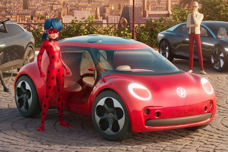 電影《Miraculous：Ladybug&Cat Noir》女主角使用的車輛是Electric Beetle概念車。