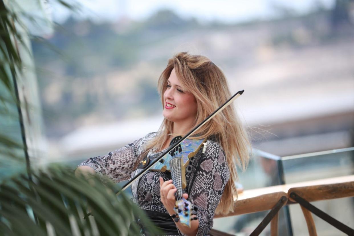 Ariella Zeitlin is a world renowned violinist and vocalist based in Israel.