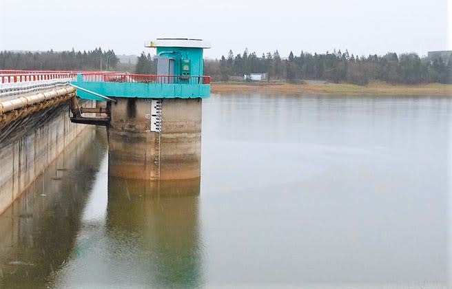 澎湖罕見的冬雨，水庫大進帳，也間接炒熱澎湖選舉新話題。（陳可文攝）