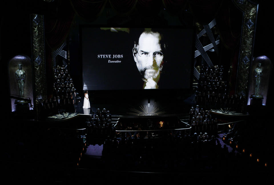 Esperanza Spalding sings as a portrait of Steve Jobs is displayed during the memorial segment at the 84th Academy Awards in Hollywood, California, February 26, 2012.  REUTERS/Gary Hershorn  (UNITED STATES) (OSCARS-SHOW)