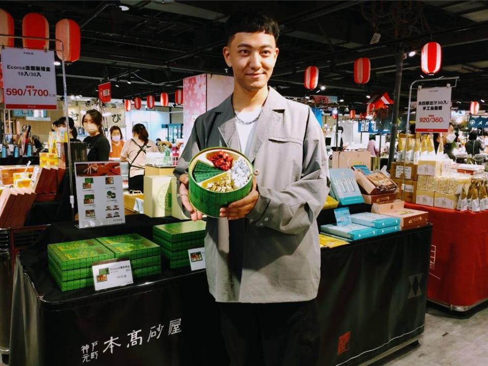 神戶必買經典老舖「本高砂屋」，講究精緻素材、溫度及濕度的條件下烤    製的法蘭蘇，香甜酥脆口感驚豔。（圖／曾麗芳）