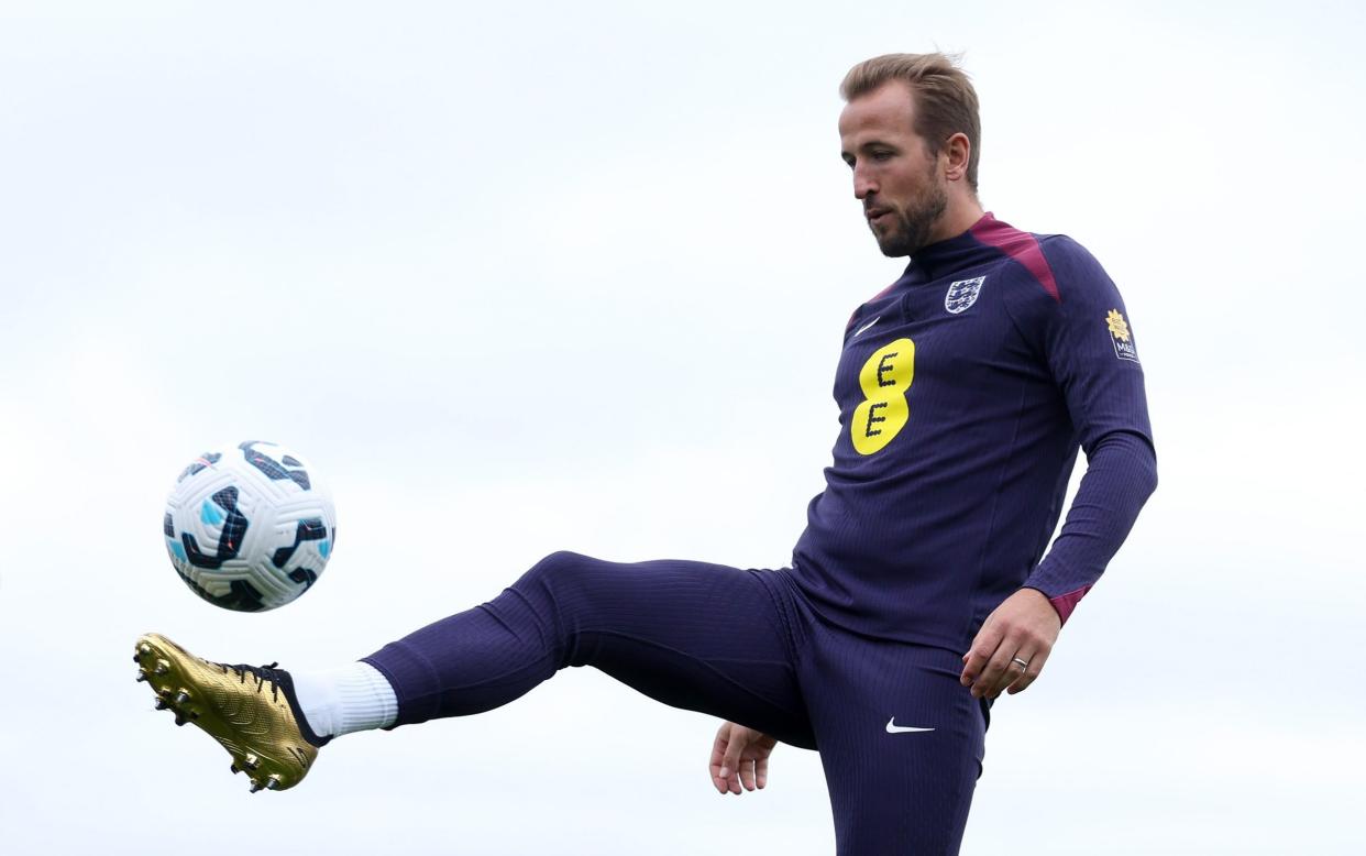 Harry Kane – Harry Kane trains in special pair of golden boots ahead of 100th England cap