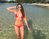 <p>Katie s’était fixé comme objectif de se sentir <em>« forte et à l’aise »</em> en bikini pour sa lune de miel sur l’île Maurice.<br> Crédit photo : Instagram Katie Lolas </p>