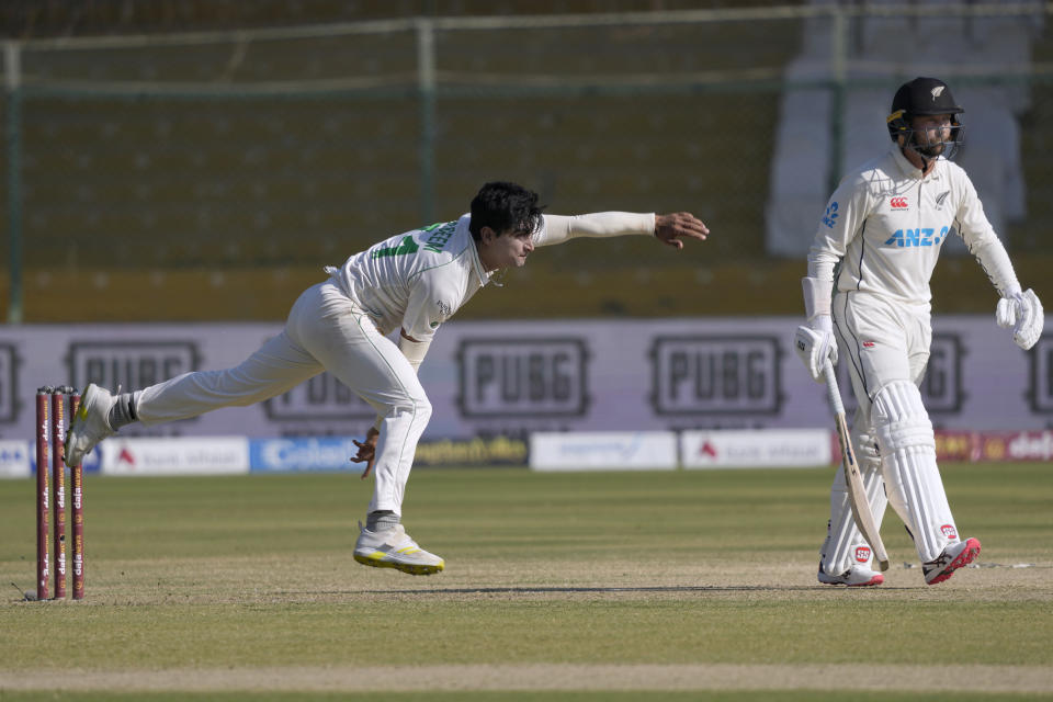 Pakistan's Naseem Shah, left, bowls as New Zealand's Devon Conway watches during the first day of the second test cricket match between Pakistan and New Zealand, in Karachi, Pakistan, Monday, Jan. 2, 2023. (AP Photo/Fareed Khan)