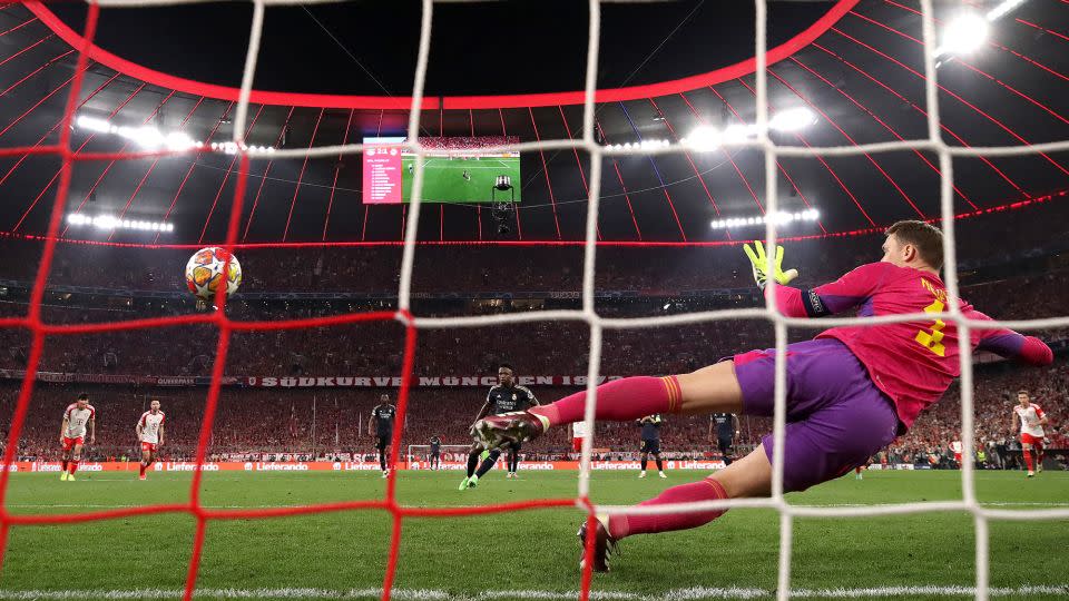 Vinícius tied the scores at 2-2 with a late penalty in the second half. - Alex Pantling/Getty Images