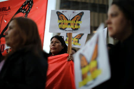 People protest for immigration reform for DACA recipients and a new Dream Act, in Los Angeles, California, U.S. January 22, 2018. REUTERS/Lucy Nicholson