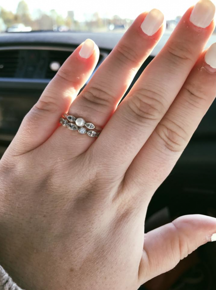 Ariel Desiree McRae's Pandora engagement ring was labelled 'pathetic' by a sales assistant [Photo: Facebook/Arii.Psalms56]