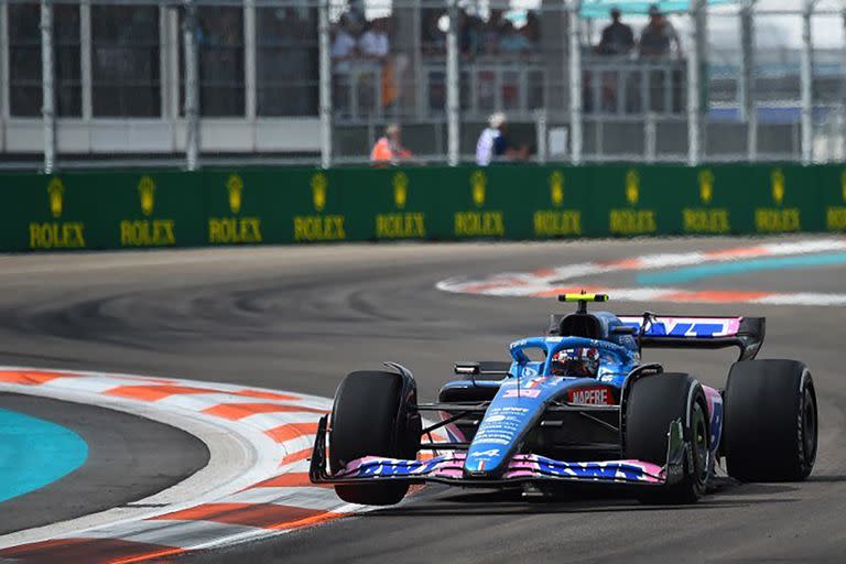 Esteban Ocon, el único piloto confirmado para 2023 por Alpine; la escudería de Enstone desea resolver la situación contractual de la joven estrella Oscar Piastri antes de negociar con otros candidatos