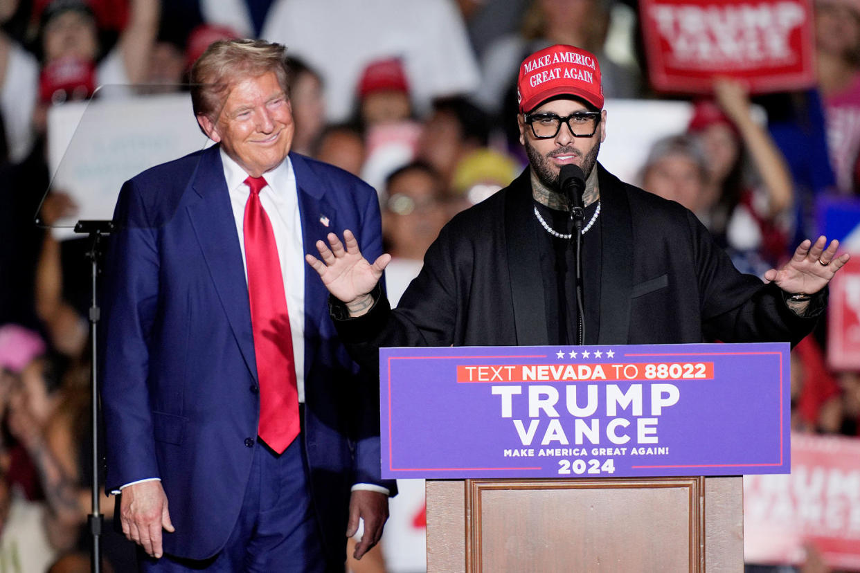 Donald Trump smiles as Nicky Jam speaks (John Locher / AP)