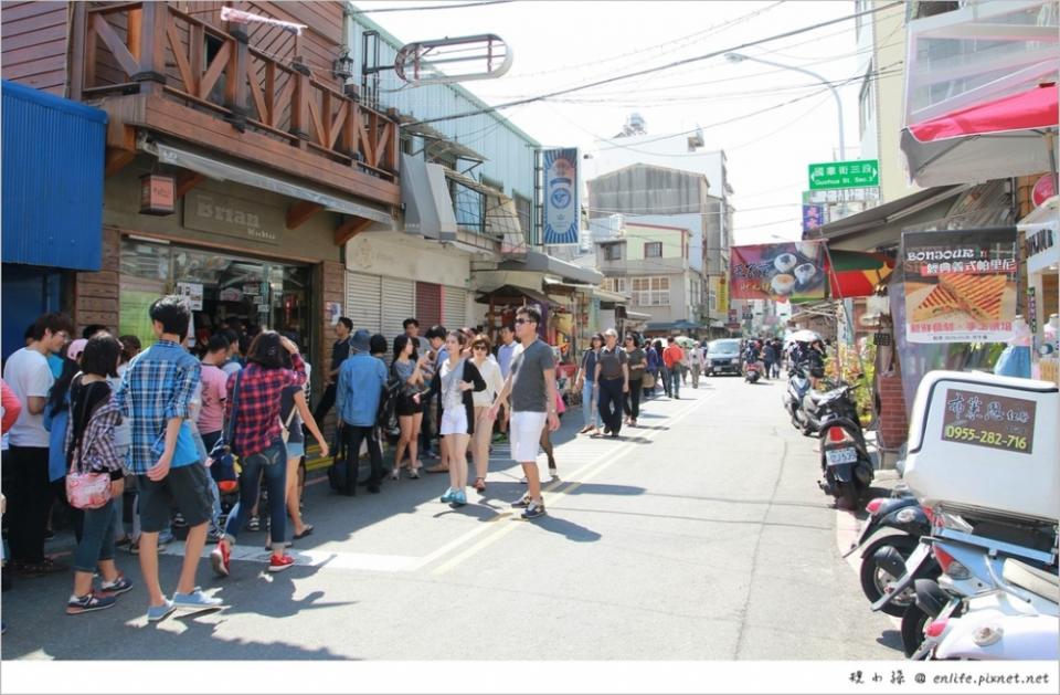 【台南國華街美食】國華街美食：炸雞洋行、拾参馬卡龍、 波哥鮮奶茶、西市場凰商號！吃不完的台南美食、人潮把國華街炸了！