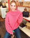 <p>Von wegen altbacken! Omas Strickmuster sind wieder in. Star-Bloggerin Chiara Ferragni stimmt sich im pinken Zopfpulli auf den Winter ein. (Bild: Instagram/chiaraferragni) </p>