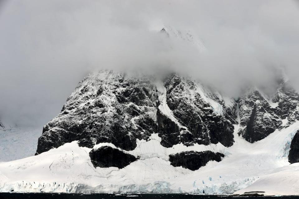 Mountains direct the flow of glaciers toward the sea. <a href="https://unsplash.com/photos/1nW5NPuS6hY" rel="nofollow noopener" target="_blank" data-ylk="slk:66 North via Unsplash;elm:context_link;itc:0;sec:content-canvas" class="link ">66 North via Unsplash</a>