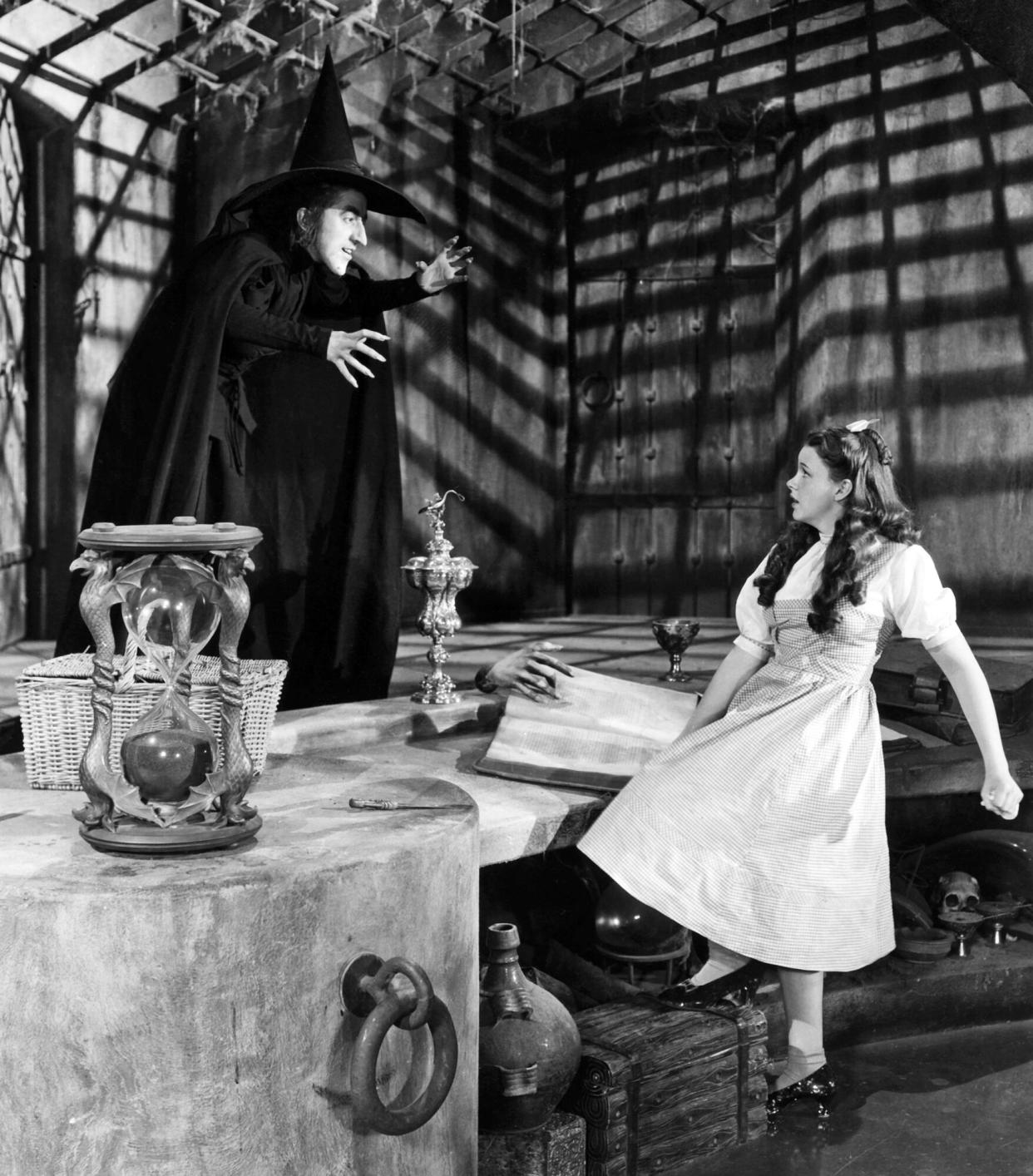 Actors Judy Garland (right) as Dorothy and Margaret Hamilton as the Wicked Witch of the West in the musical film 'The Wizard of Oz', 1939.