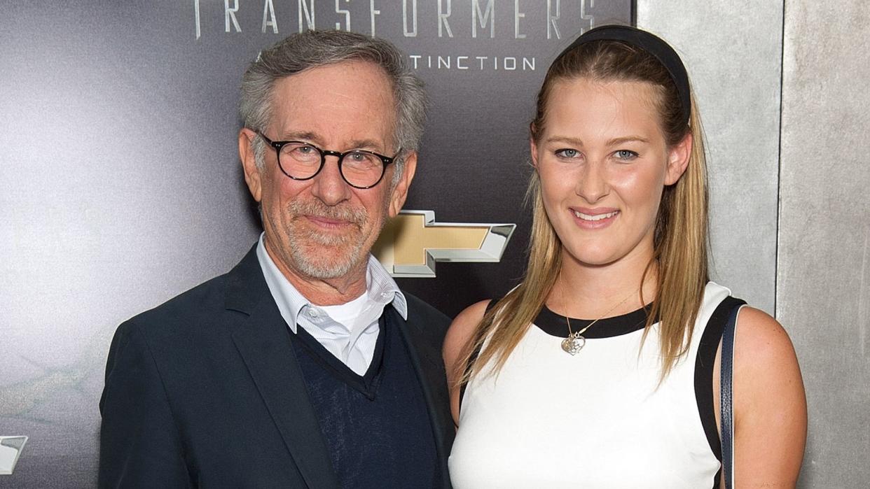 Steven Spielberg y su hija Destry Allyn Spielberg en el estreno de Transformers: Age of extinction, 2014