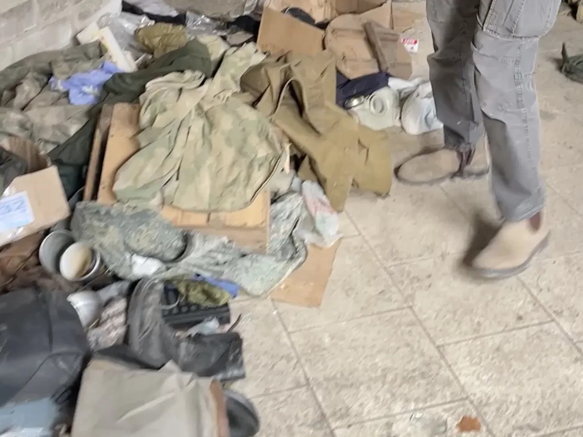 Russian soldiers lived in squalor, left poop on the floor in occupied homes and ..