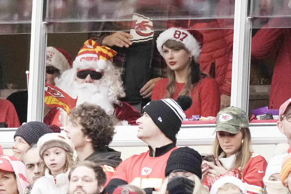 Taylor Swift (Charlie Riedel / AP)