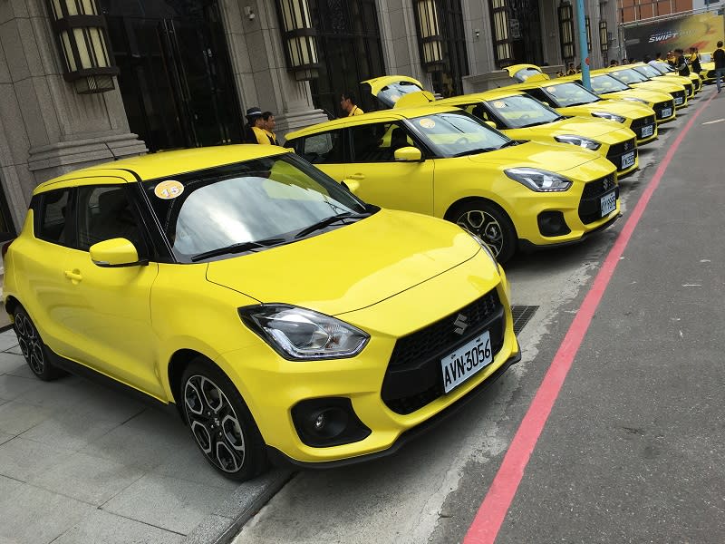 一字排開超帥氣的黃色Swift Sport東洋小鋼砲，可別以為是計程車行運匠們在排班喔！