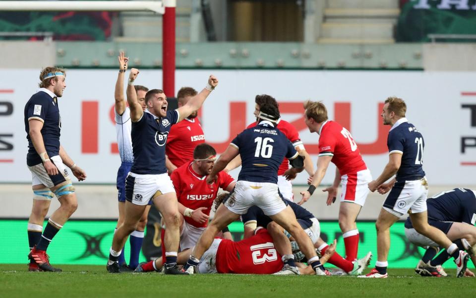 James Lang of Scotland (2L) celebrates as a penalty is awarded in final play to secure victory - GETTY IMAGES