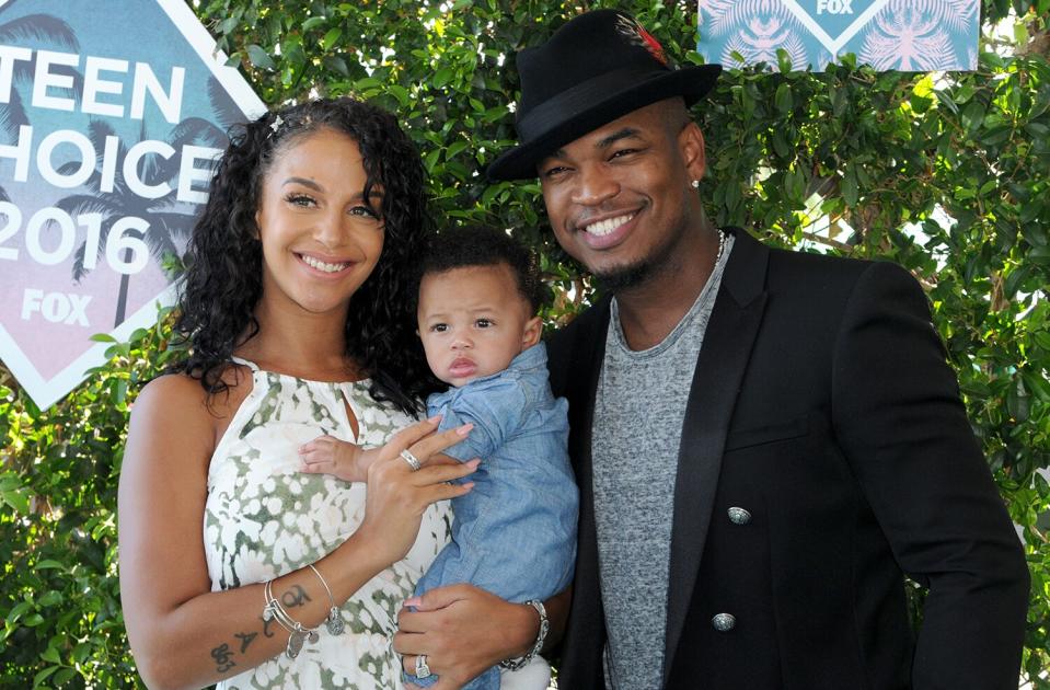 Ne-Yo, right, Crystal Renay, left, and Shaffer Chimere Smith Jr. arrive at the Teen Choice Awards at the Forum